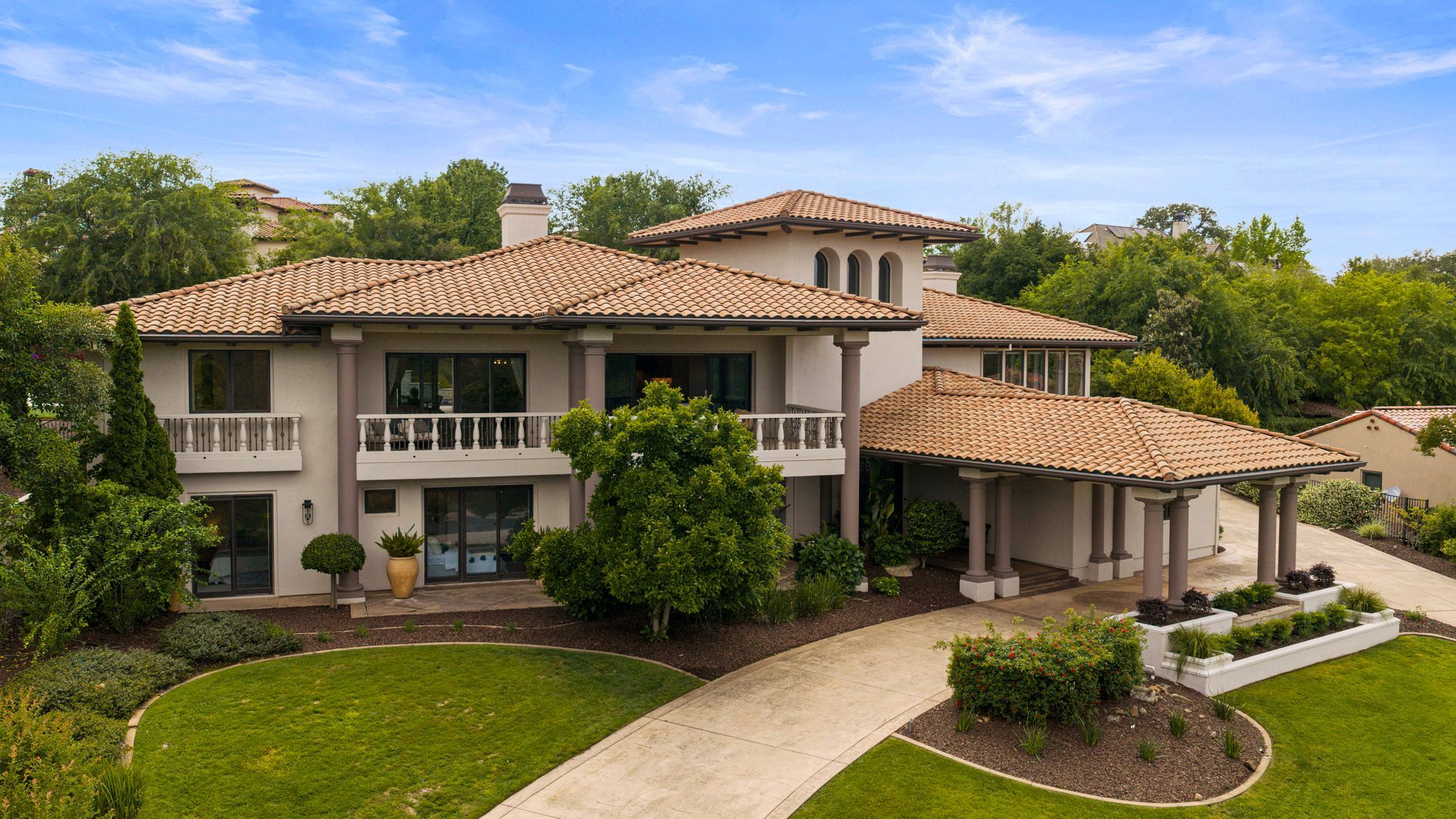 Luxury El Dorado Hills estate at 4355 Gresham Drive, Vista del Prato, on approximately 1.5 acres in Serrano