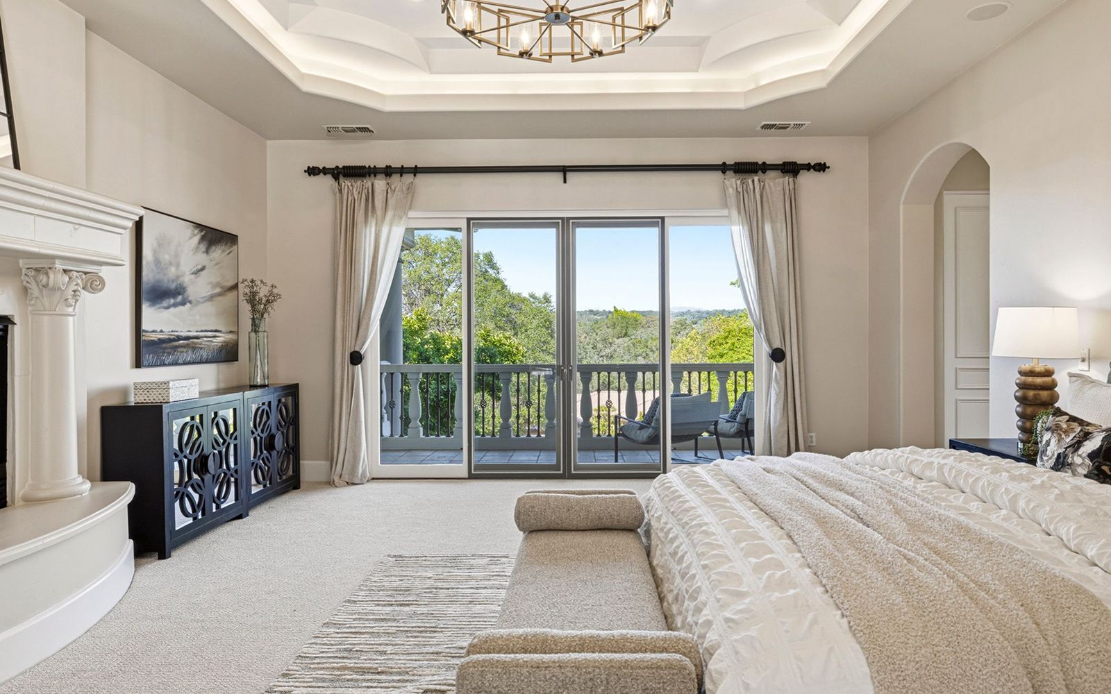 Owner's suite at 4355 Gresham Drive, Vista del Prato