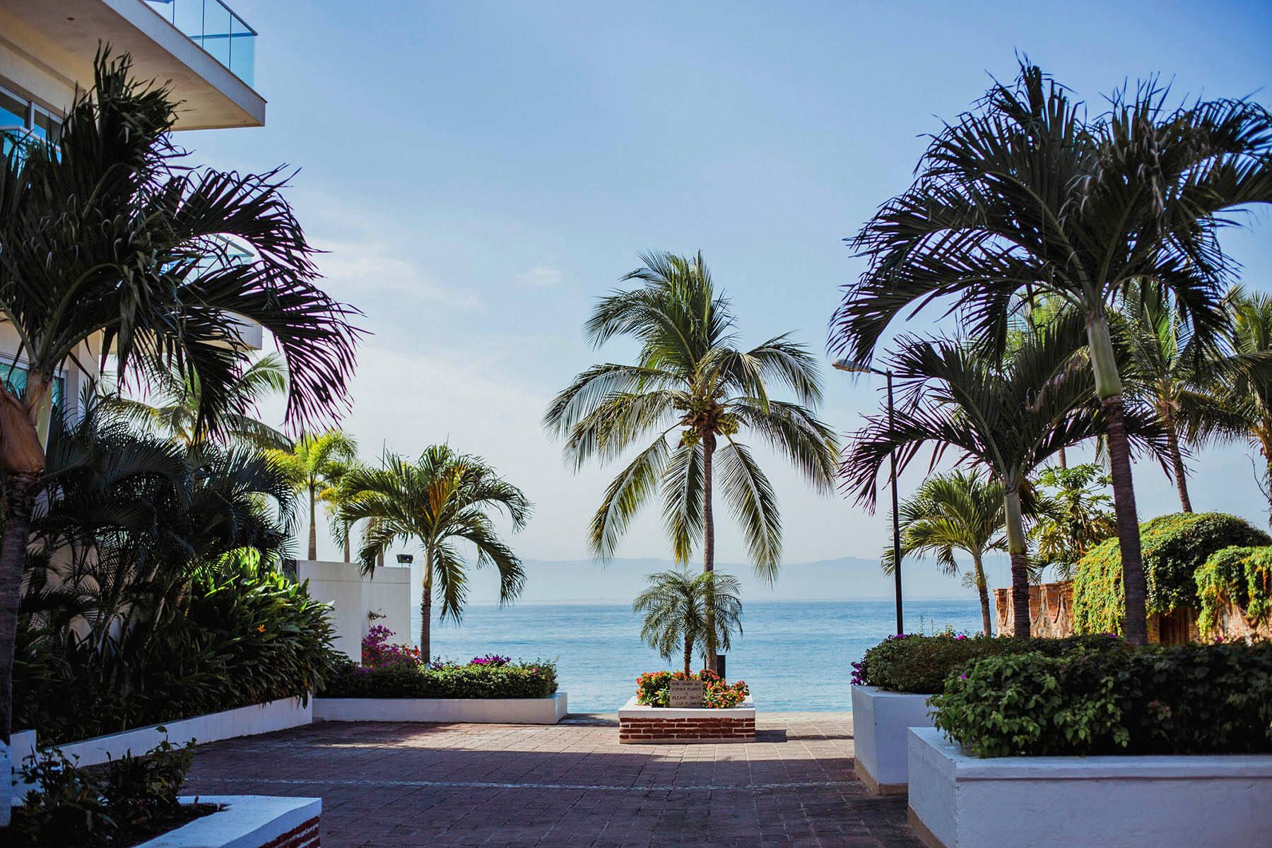 Agent house tour with couple