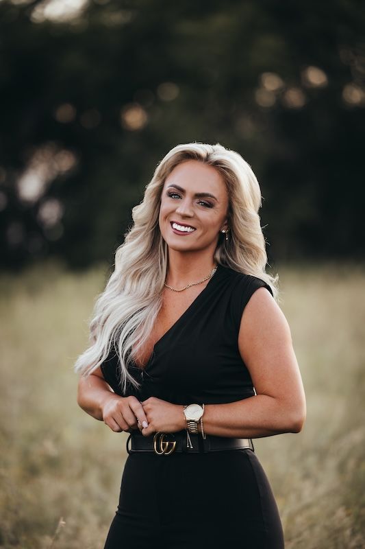 Hannah Davis, Associate Broker