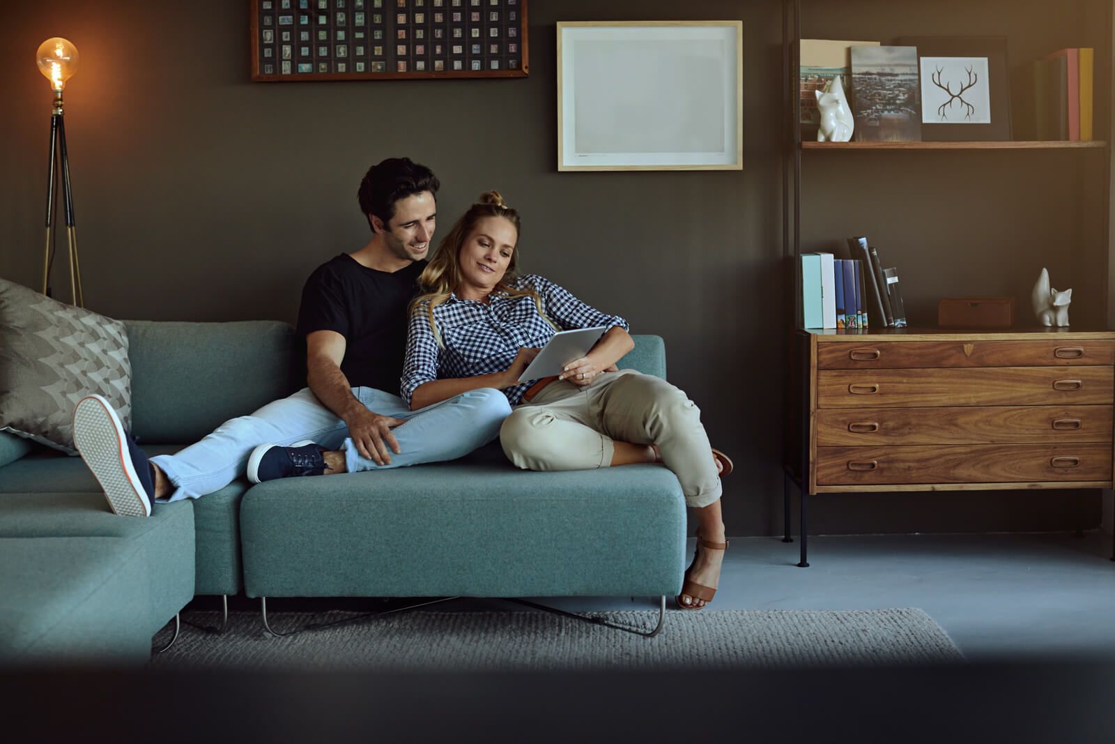 Agent helps couple with paperwork