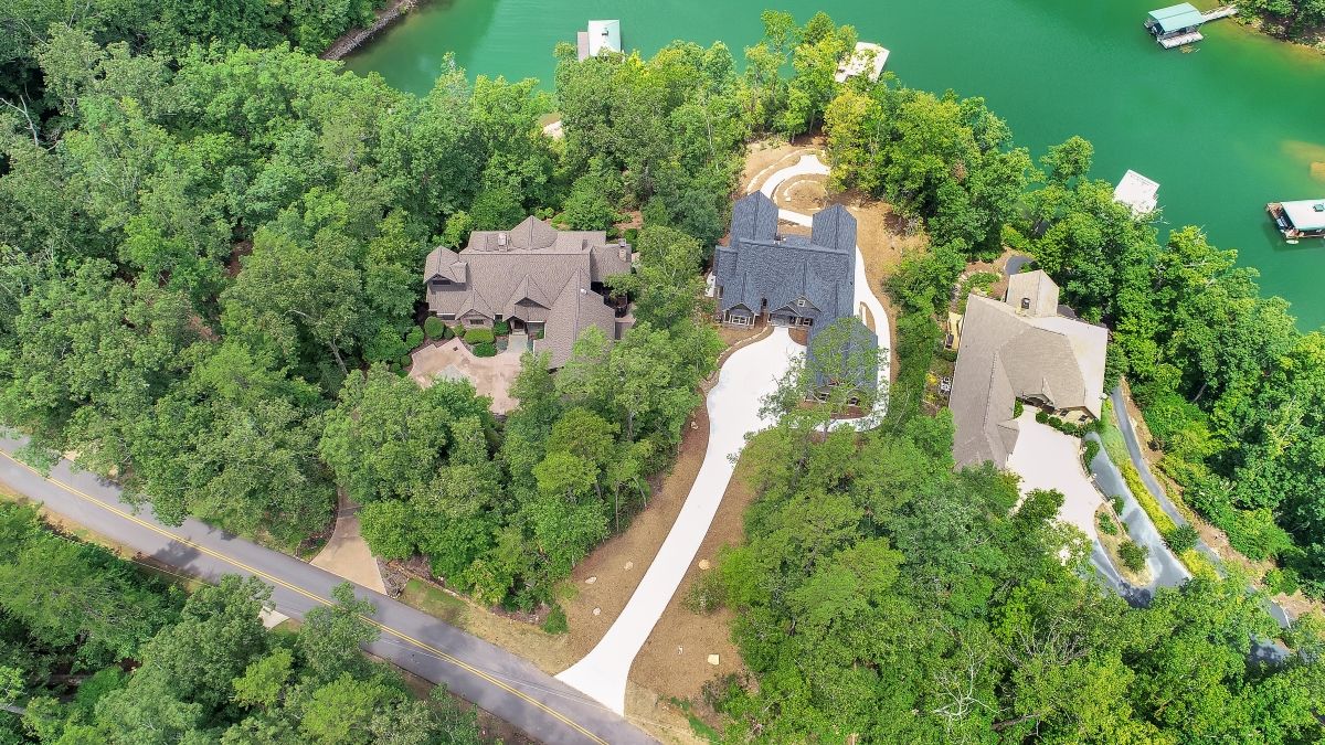 Waterfront home in Greenville
