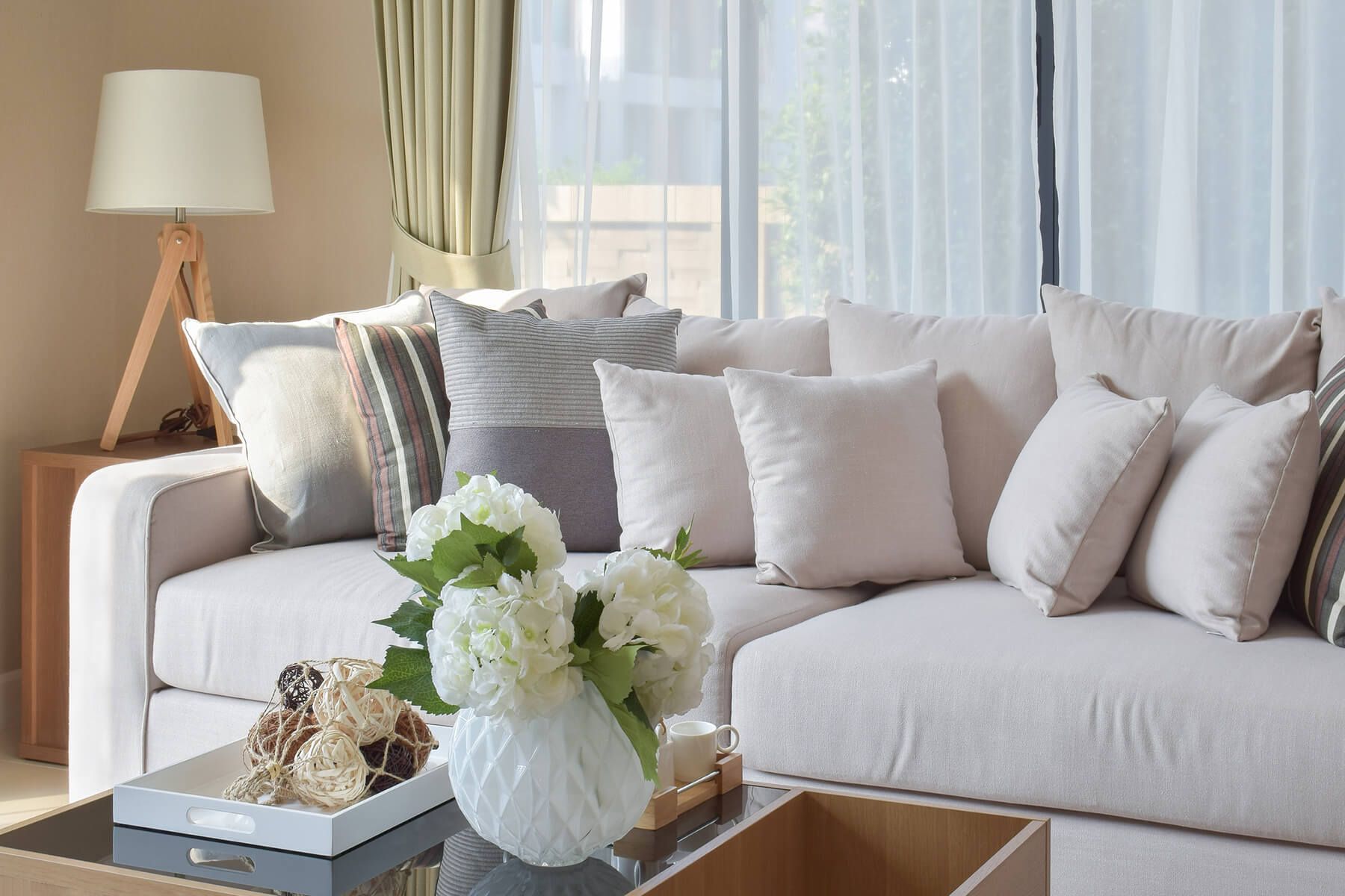 Agent house tour with couple