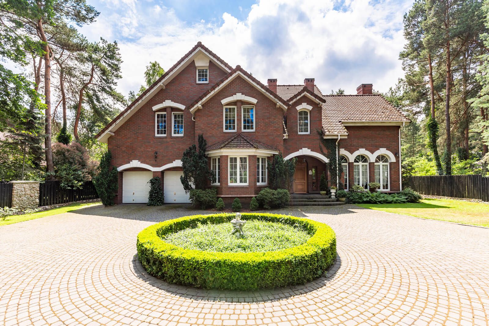 Agent house tour with couple