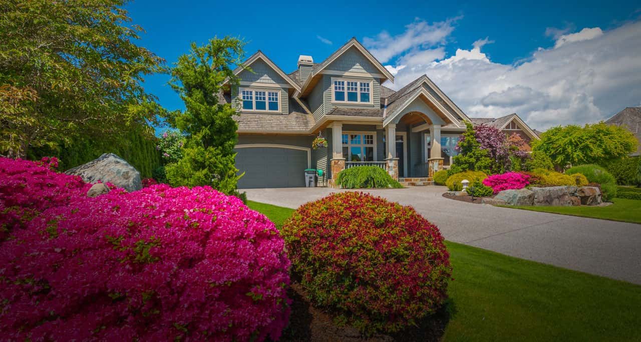 Agent house tour with couple