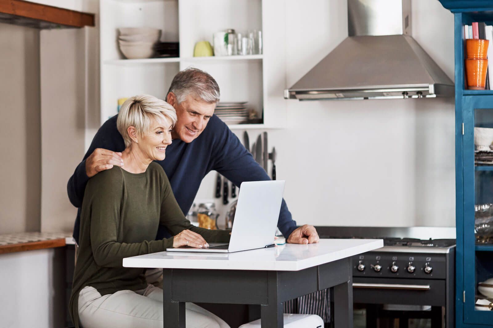 Agent helps couple with paperwork