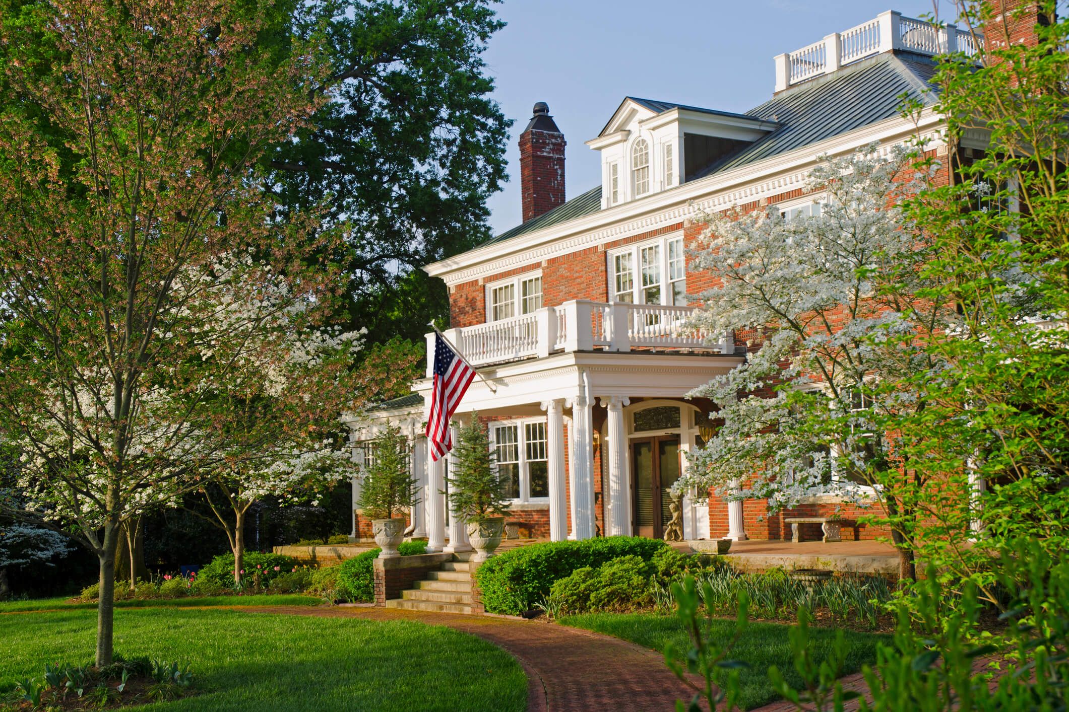 Agent house tour with couple