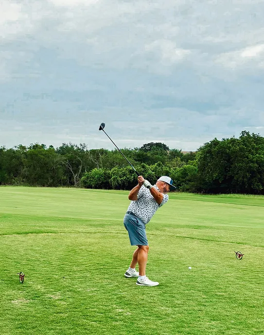 Steven Gaines golfing