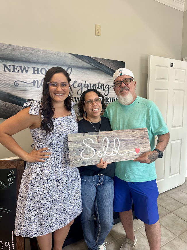 Couple receives keys to home