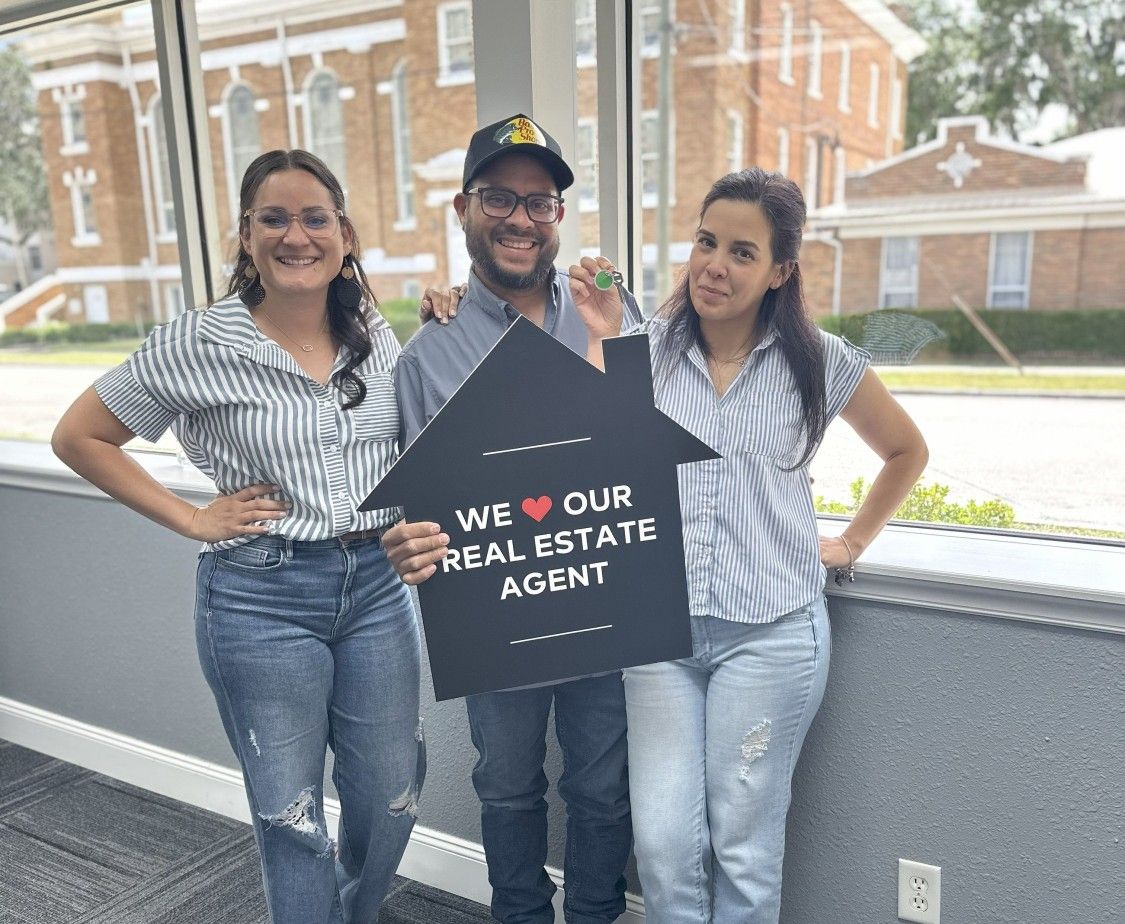 Agent helps couple with paperwork