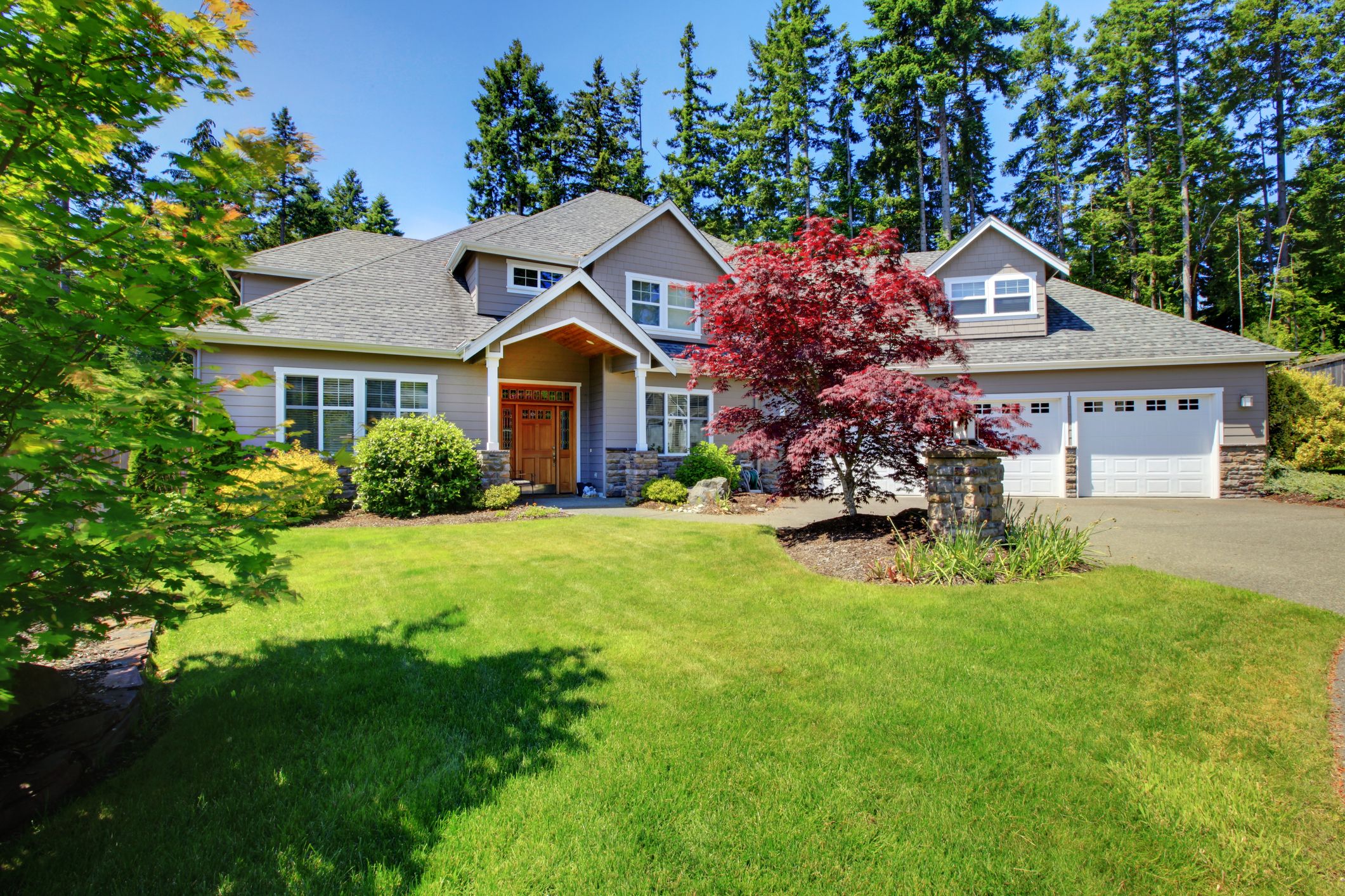Agent house tour with couple