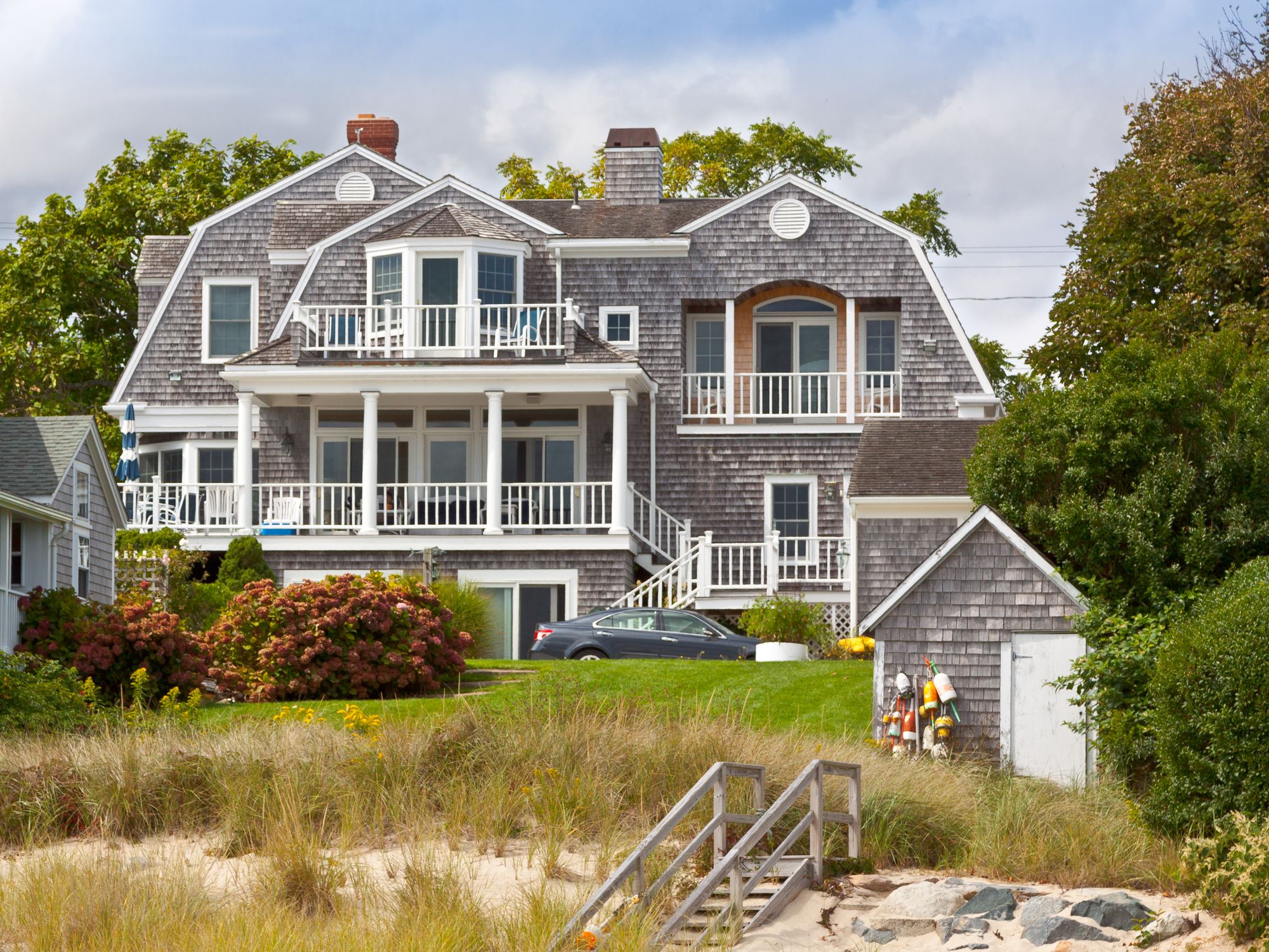 Agent house tour with couple