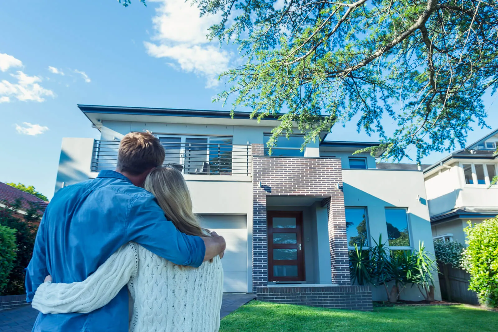 Couple receives keys to home