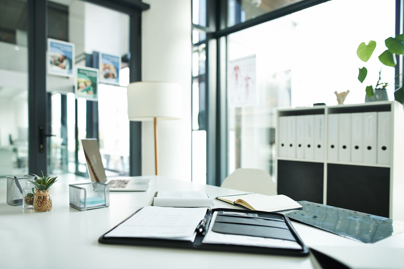 Agent helps couple with paperwork