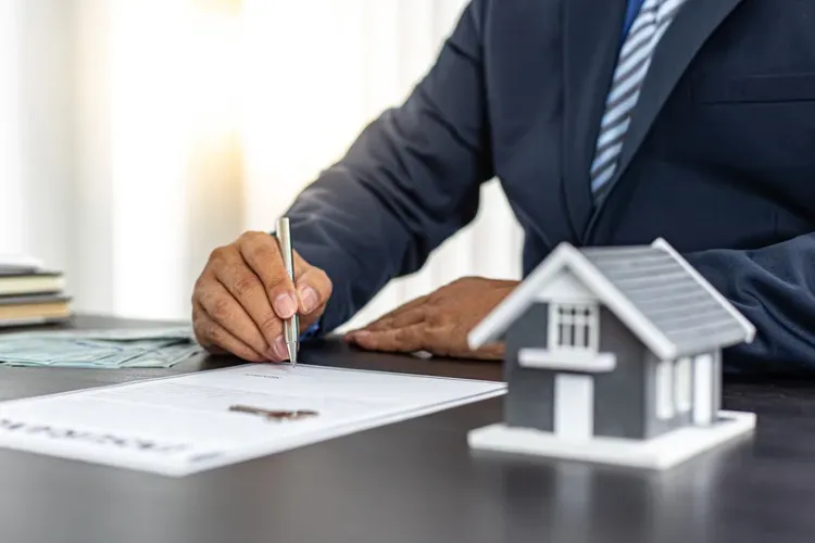 Palm Beach County real estate agent guidance for a year-end home purchase