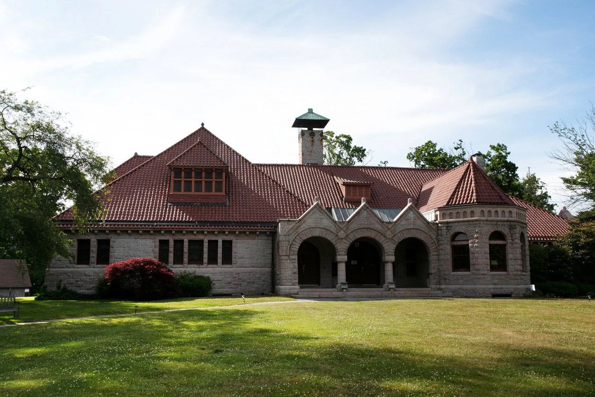 Pequot Library