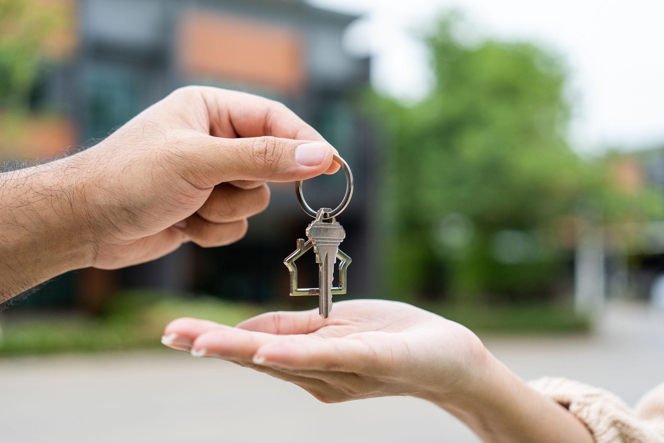 Agent helps couple with paperwork