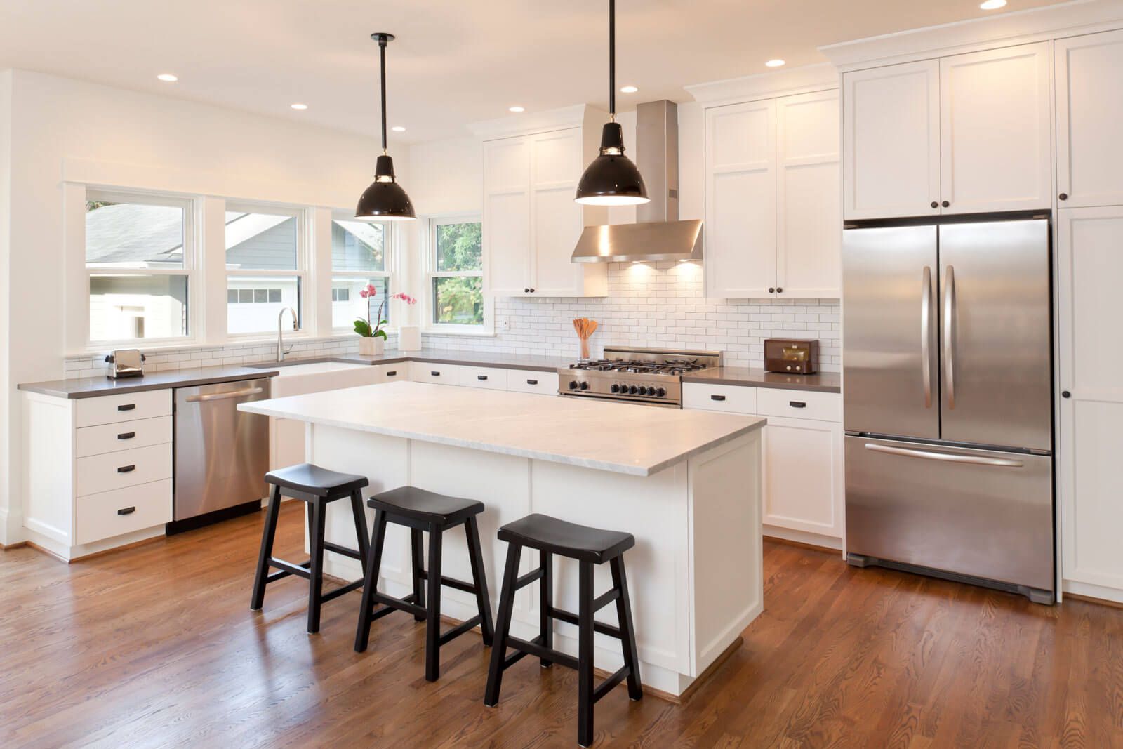 Agent house tour with couple