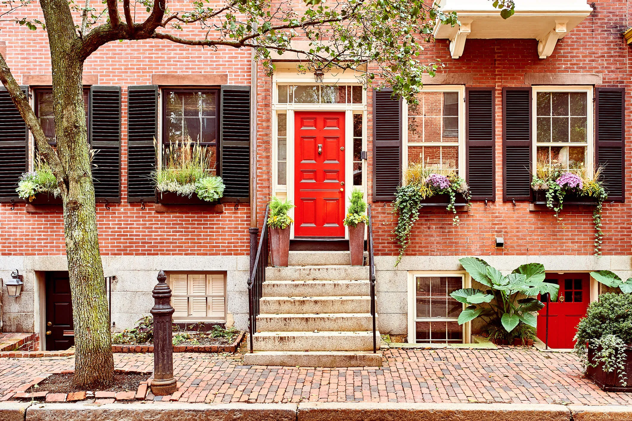 Agent house tour with couple