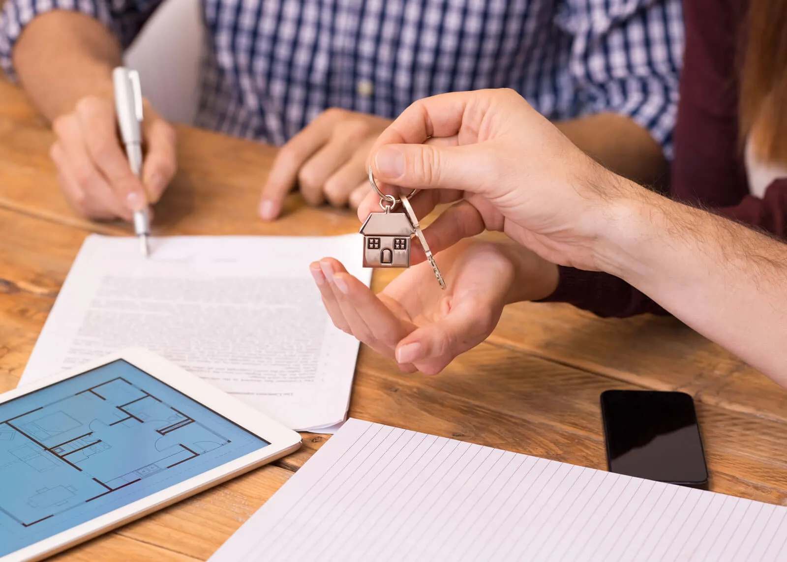 Agent helps couple with paperwork