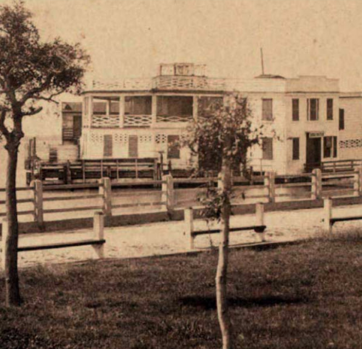 Bathing house and battery print