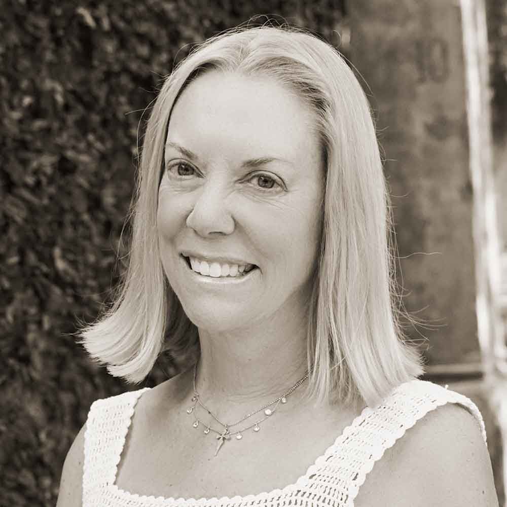 Lois Lane broker in charge headshot