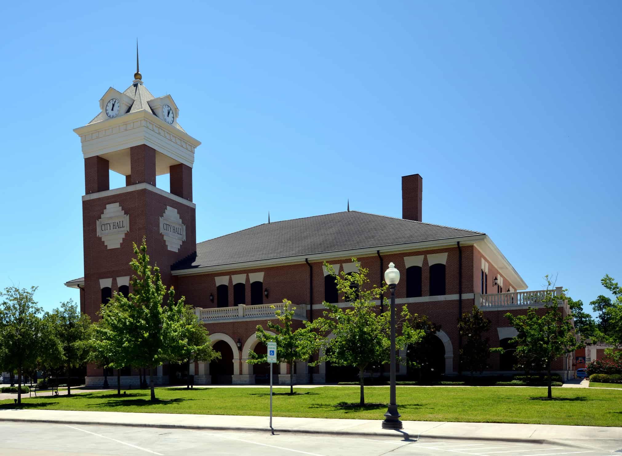 Couple receives keys to home