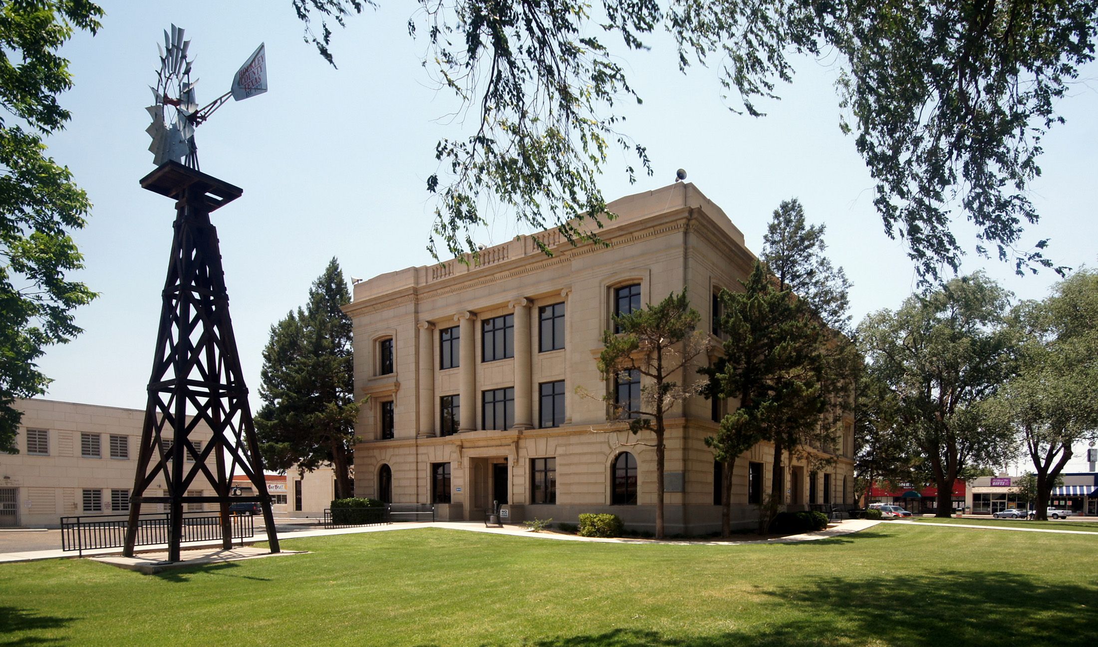 Couple receives keys to home
